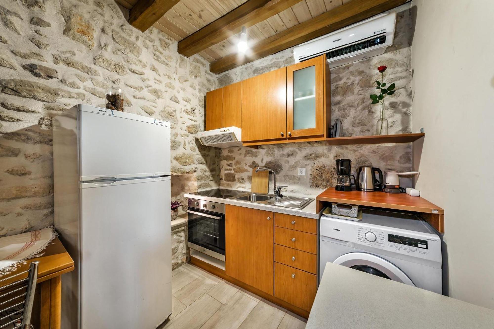 Guest House Aphrodite Kato Archanes Exterior photo
